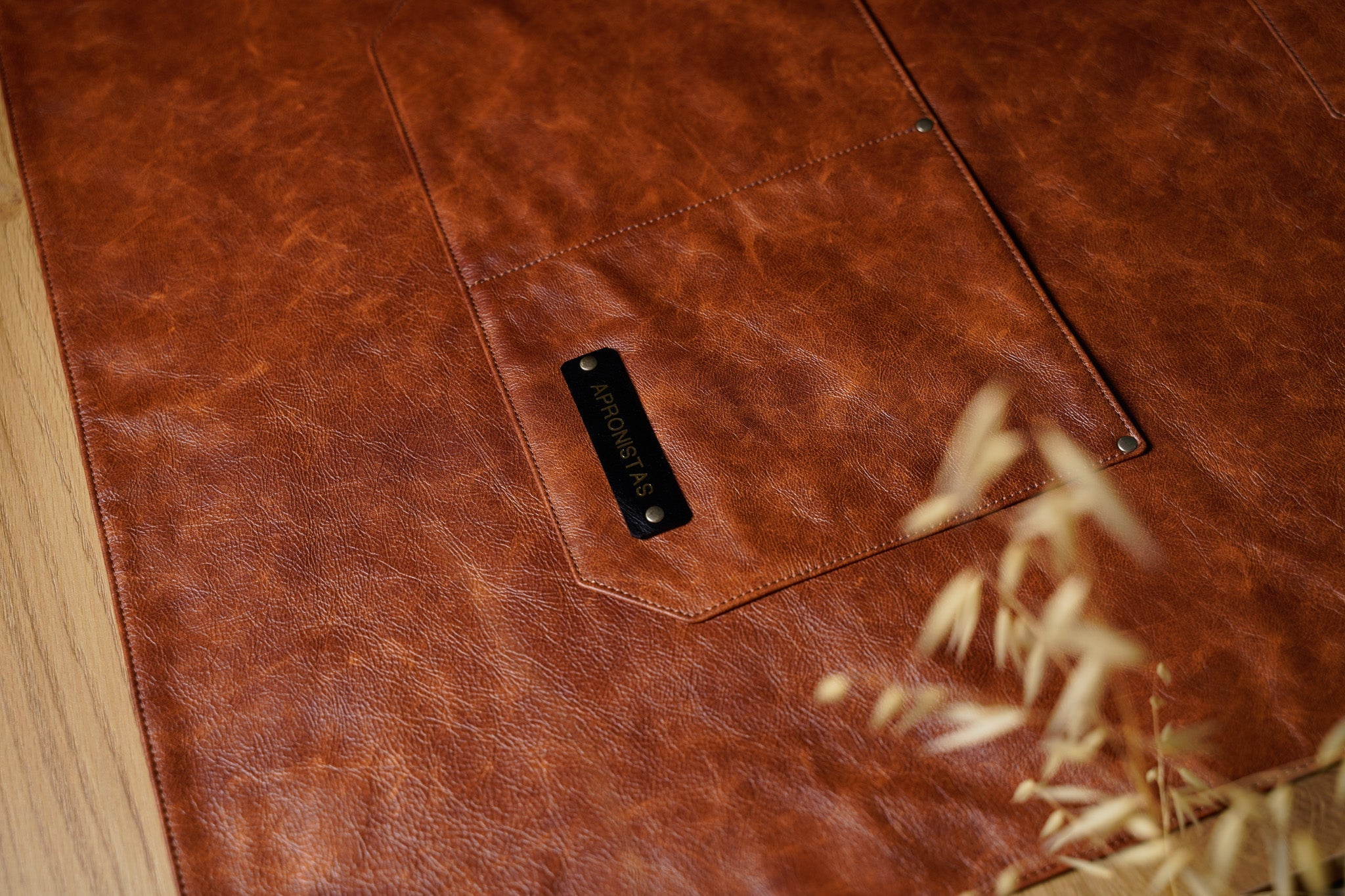 Premium Leather Apron – Durable Cross-Back Apron with Pockets for Chefs, Bartenders, and Artisans